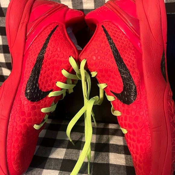 Kobe Reverse Grinch - Picture 5 of 7